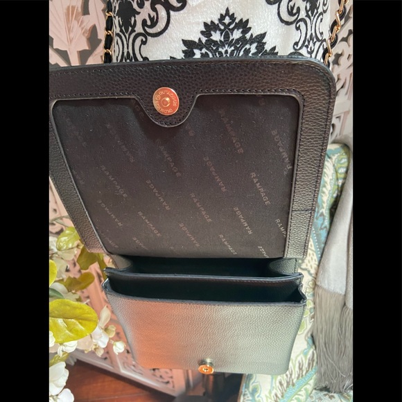 Chevron Quilted Crossbody - Picture 4 of 4